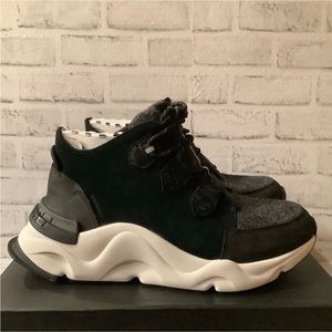 Sorel Women’s Size 8.5 Kinetic Renegade Caribou Boots Black/Sea Salt